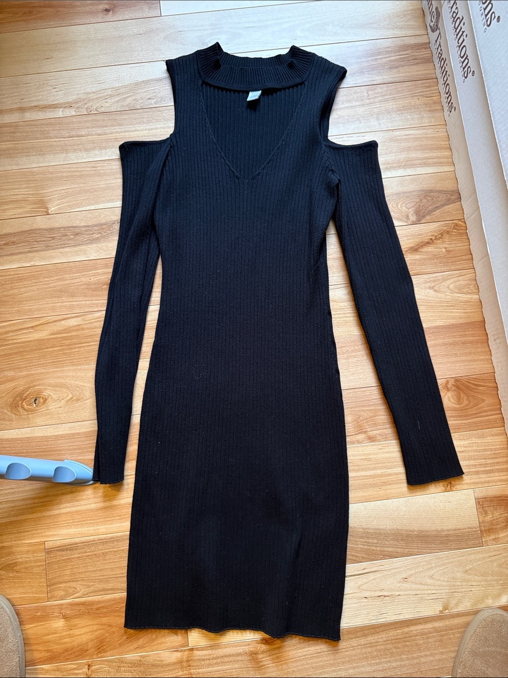 Charlotte Russe Black Cold-Shoulder Ribbed Long Sleeve Dress